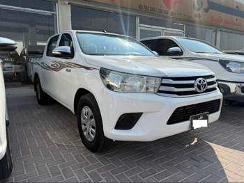 تويوتا  هاي لوكس  2016  عادي  193,000 كم  4 سلندر  دفع رباعي  بيكب  أبيض