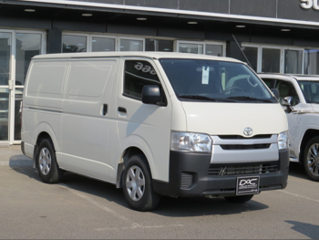 تويوتا هايس 2023 عادي 42,000 كم 4 سلندر دفع خلفي فان \ باص أبيض