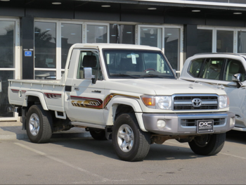 تويوتا  لاند كروزر  ال اكس  2022  عادي  125,000 كم  6 سلندر  دفع رباعي  بيكب  أبيض