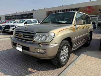 تويوتا  لاند كروزر  في اكس ار  2006  اوتوماتيك  555,000 كم  8 سلندر  دفع رباعي  اس يو في  ذهبي