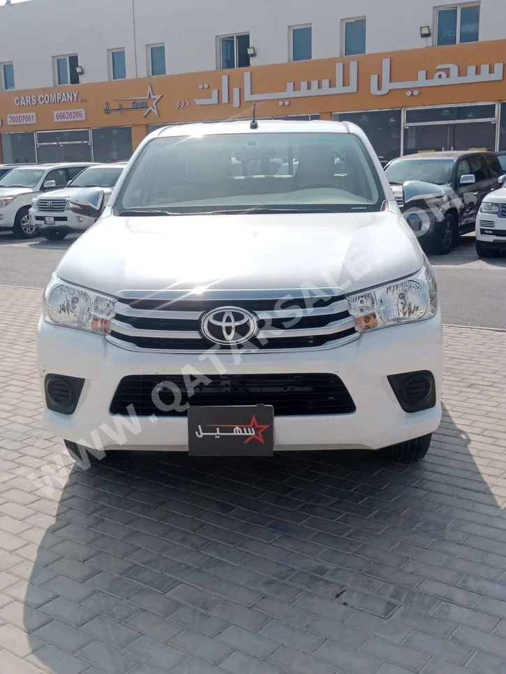 تويوتا هاي لوكس 2023 اوتوماتيك 48,000 كم 4 سلندر دفع رباعي بيكب أبيض
