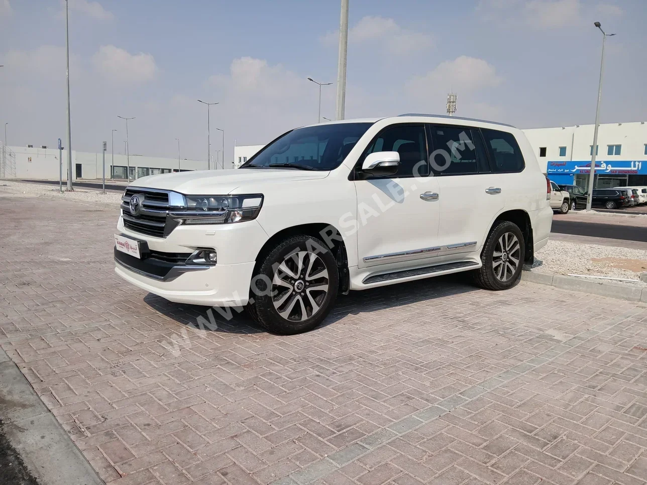 تويوتا  لاند كروزر  جي اكس ار  2019  اوتوماتيك  199,000 كم  8 سلندر  دفع رباعي  اس يو في  أبيض
