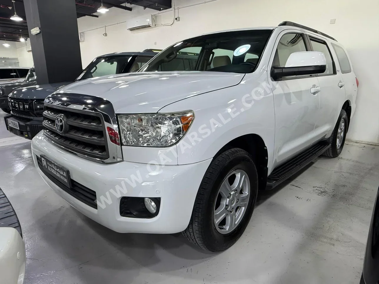 Toyota Sequoia SR5 2013 Automatic 49,000 Km 8 Cylinder Four Wheel Drive (4WD) SUV White