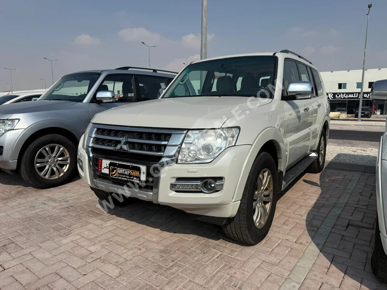ميتسوبيشي  باجيرو  3.8  2016  اوتوماتيك  200,000 كم  6 سلندر  دفع رباعي  اس يو في  أبيض