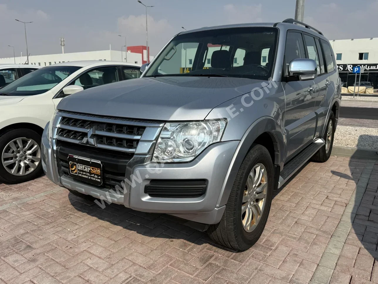 ميتسوبيشي  باجيرو  3.5  2016  اوتوماتيك  188,000 كم  6 سلندر  دفع رباعي  اس يو في  فضي