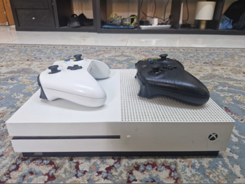 Video Games Consoles - Microsoft - Xbox One S - 1 TB -Included Controllers: 2