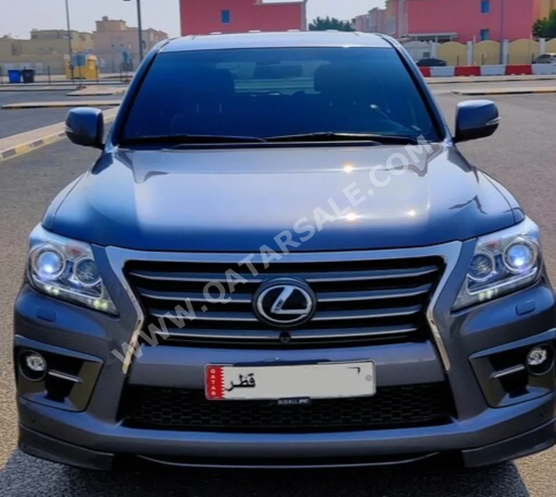 لكزس ال اكس 570 اس 2014 اوتوماتيك 209,700 كم 8 سلندر دفع رباعي اس يو في رمادي