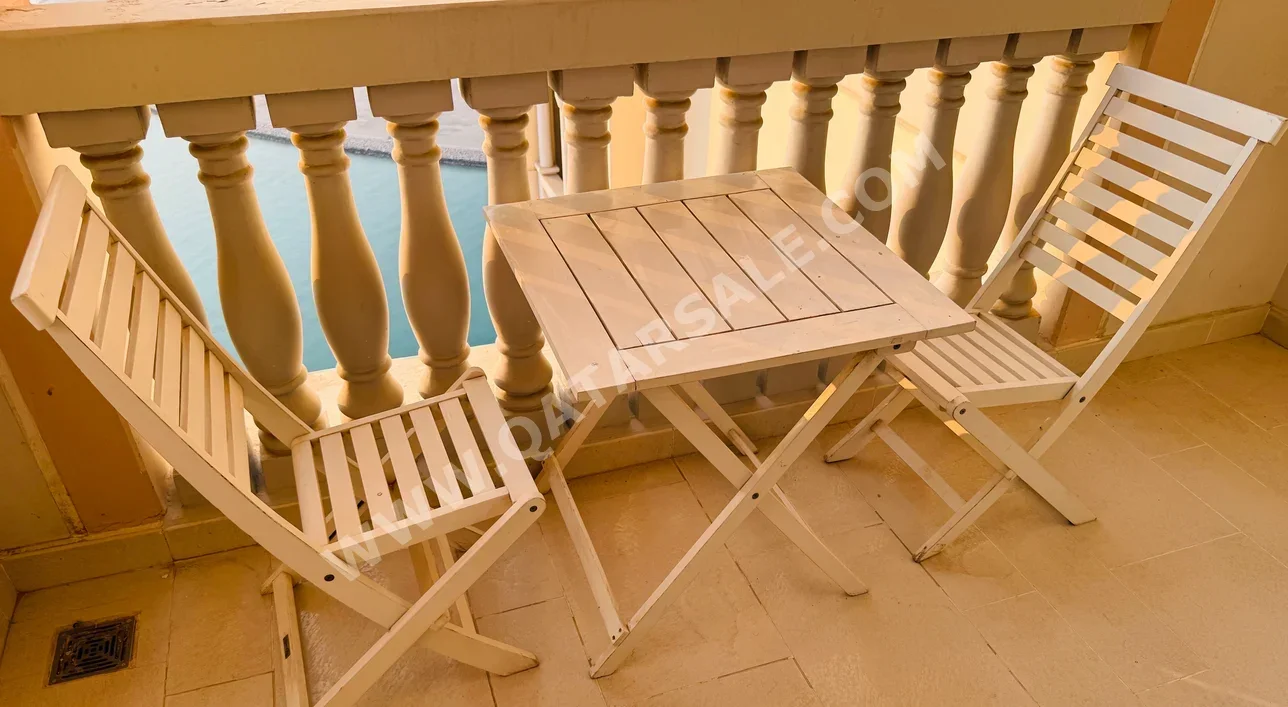 أثاث اخارجي - أبيض - طاولة مع كراسي -عدد المقاعد 2