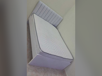 الأسّرة - فردي  - أبيض  - متضمنة المرتبة