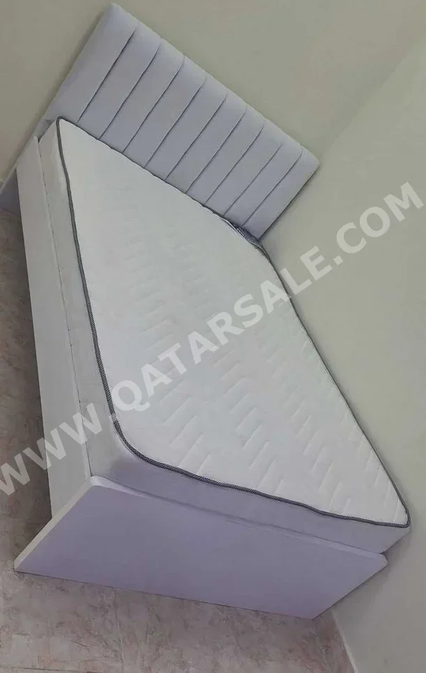 الأسّرة - فردي - أبيض - متضمنة المرتبة