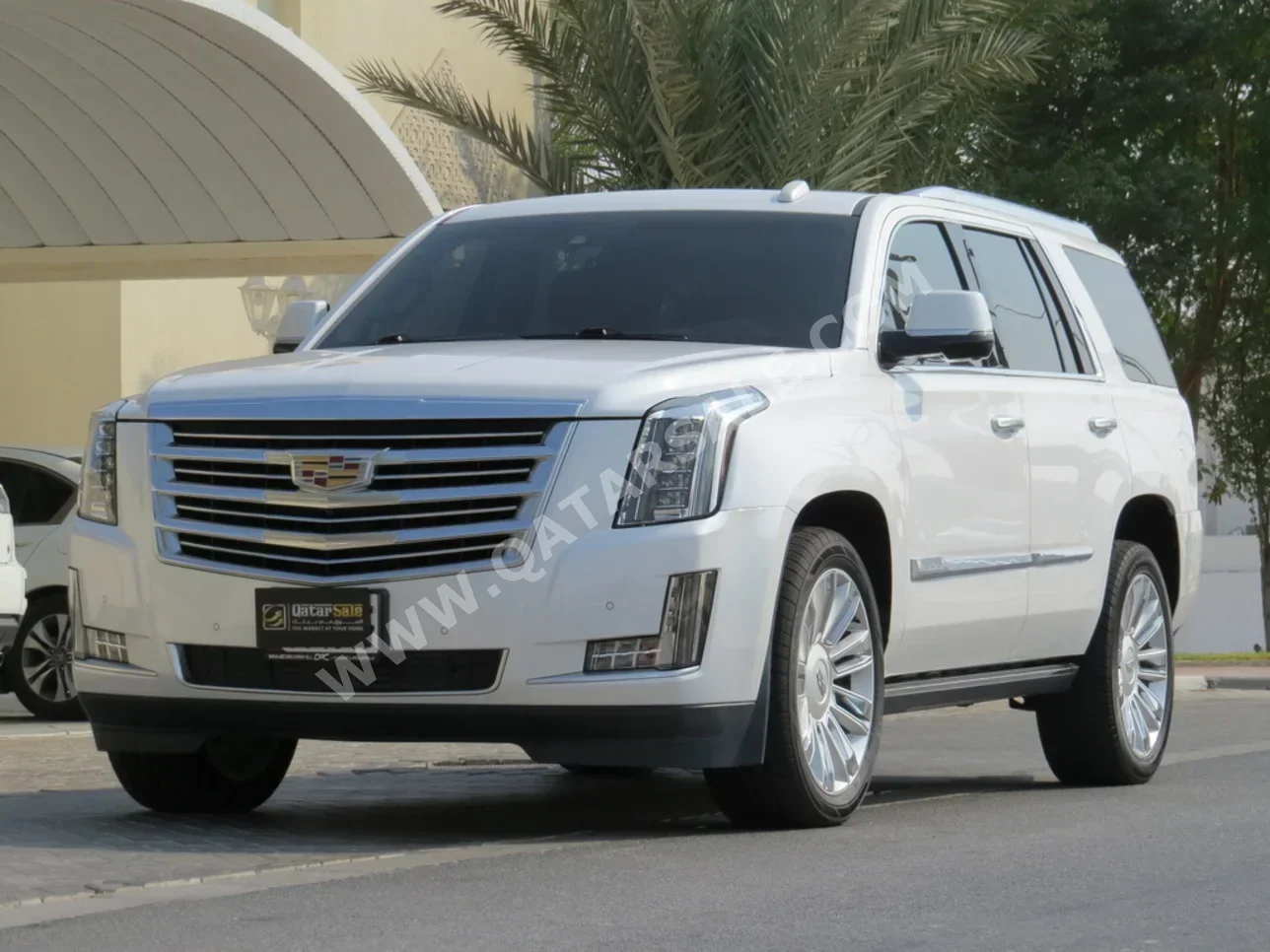 كاديلاك اسكيليد بلاتينيوم 2016 اوتوماتيك 35,000 كم 8 سلندر دفع رباعي اس يو في أبيض