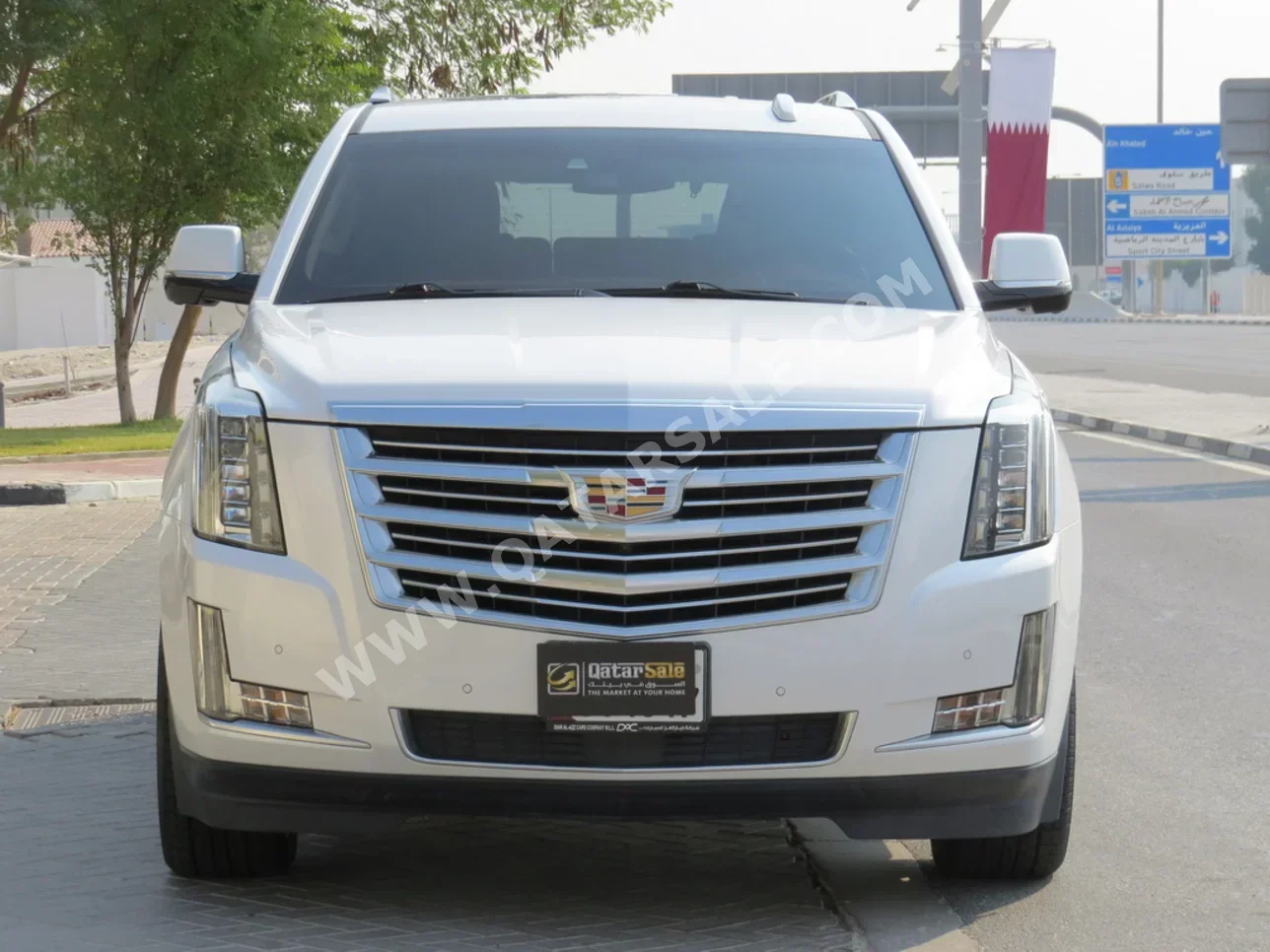 Cadillac  Escalade  Platinum  2016  Automatic  35,000 Km  8 Cylinder  Four Wheel Drive (4WD)  SUV  White