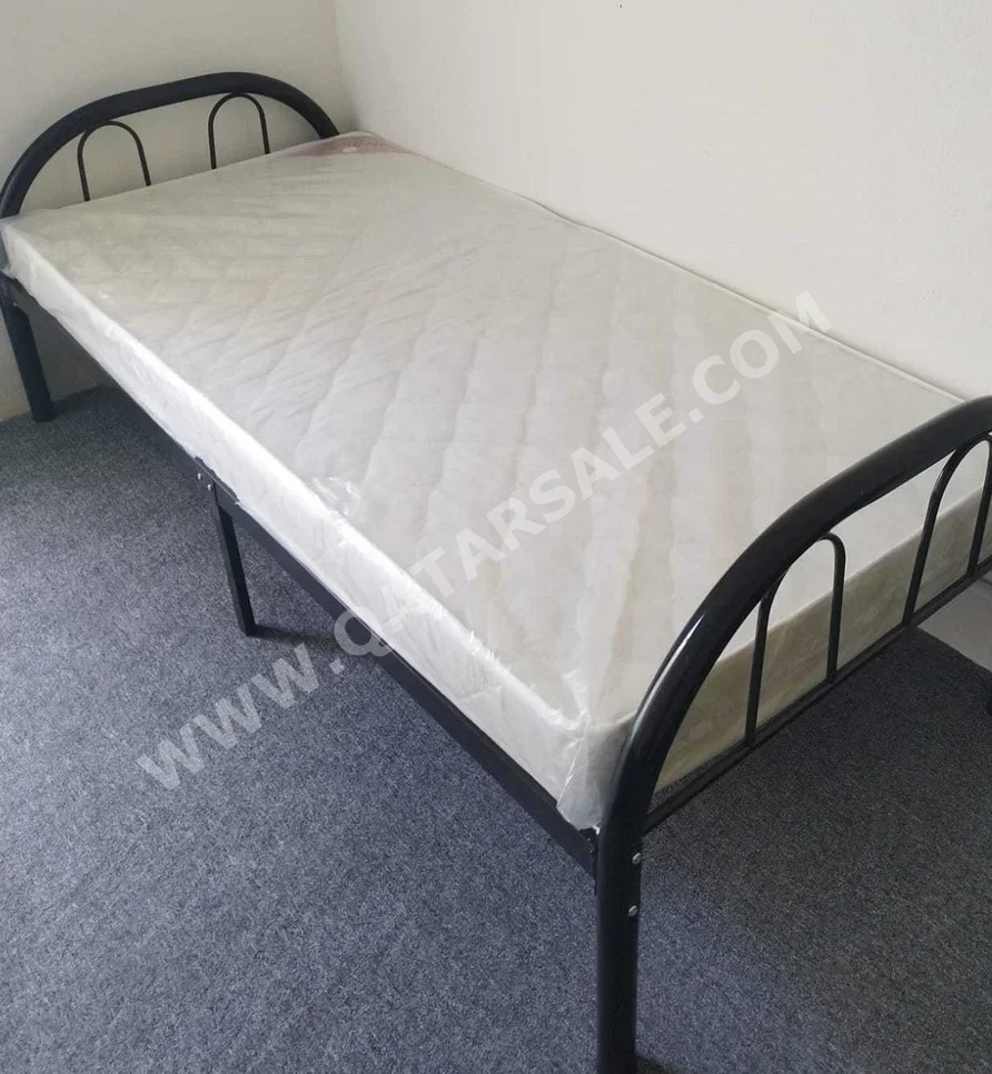 الأسّرة - فردي - أسود - متضمنة المرتبة