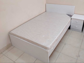 الأسّرة - فردي  - أبيض  - متضمنة المرتبة