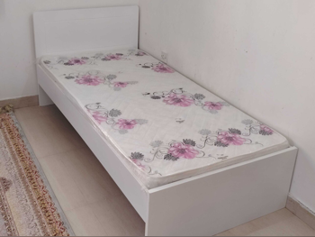 الأسّرة - فردي  - أبيض  - متضمنة المرتبة