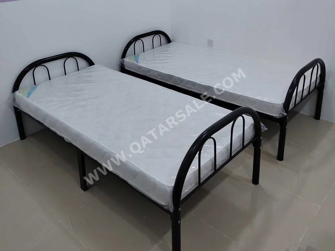 الأسّرة - فردي - أسود - متضمنة المرتبة