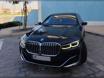 بي ام دبليو الفئة - السابعة 730 Li 2021 اوتوماتيك 73,000 كم 4 سلندر دفع خلفي سيدان أسود