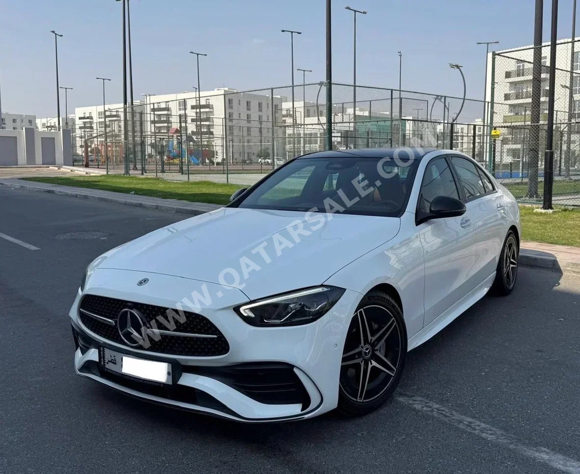 مرسيدس - بنز سي - كلاس 200 اي ام جي 2022 اوتوماتيك 37,000 كم 4 سلندر دفع خلفي سيدان أبيض تحت الضمان
