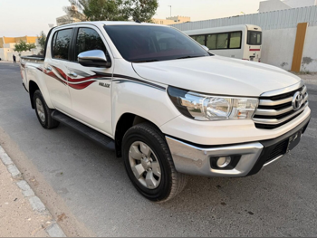 تويوتا هاي لوكس اس ار 5 2020 عادي 162,000 كم 4 سلندر دفع رباعي بيكب أبيض