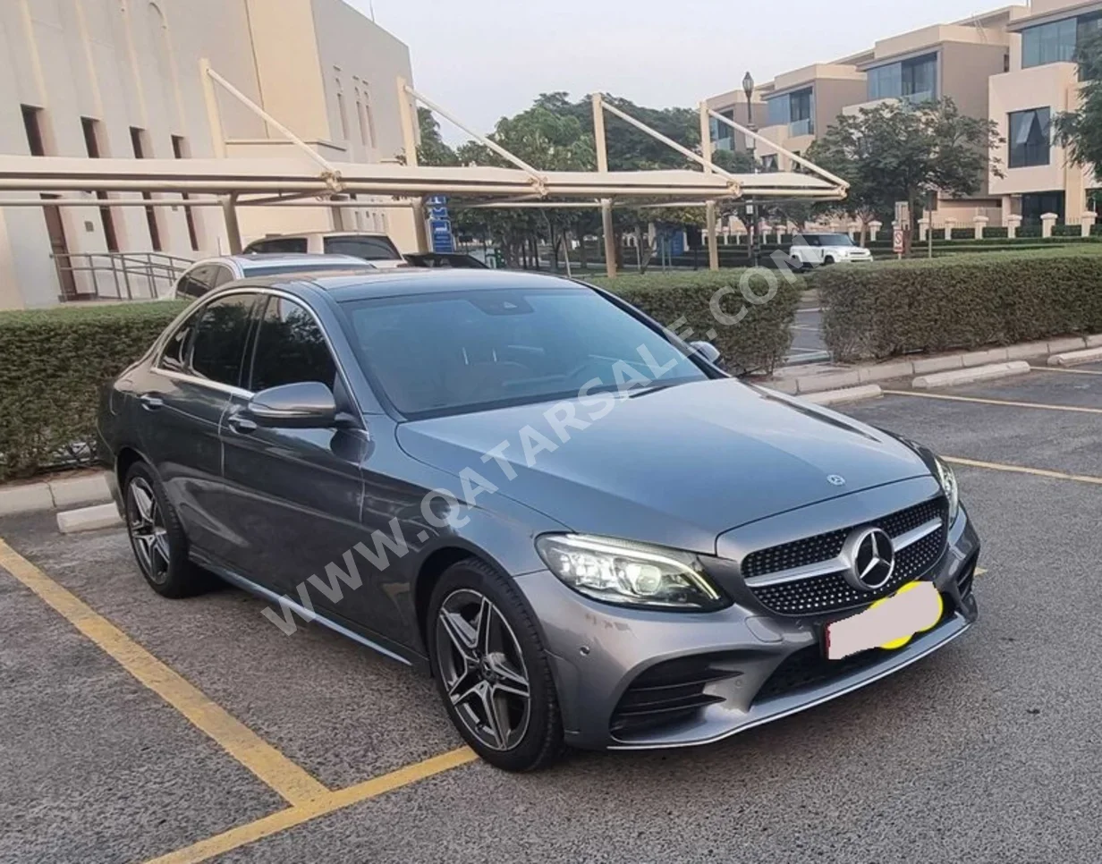مرسيدس - بنز سي - كلاس 200 اي ام جي 2019 اوتوماتيك 69,000 كم 4 سلندر دفع خلفي سيدان رمادي