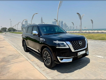 نيسان باترول بلاتنيوم 2022 اوتوماتيك 20,000 كم 8 سلندر دفع رباعي اس يو في أسود تحت الضمان