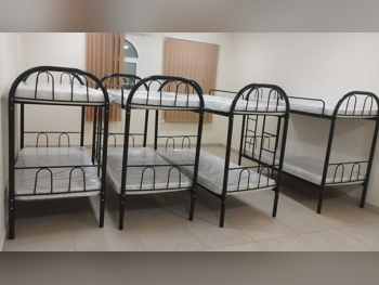 الأسّرة - مزدوج  - أسود  - متضمنة المرتبة