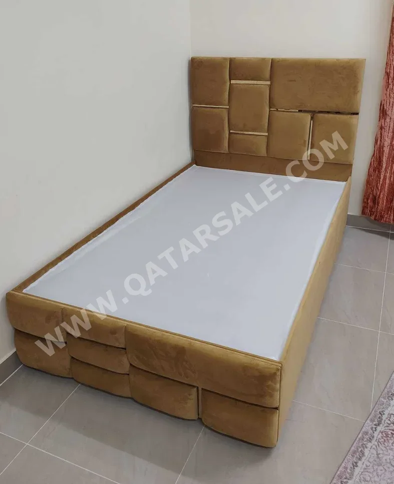 الأسّرة - فردي  - الأصفر  - متضمنة المرتبة