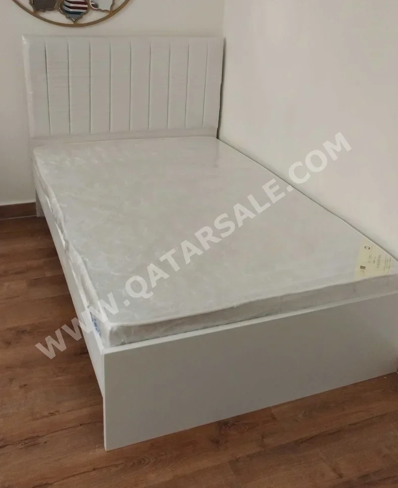 الأسّرة - فردي  - أبيض  - متضمنة المرتبة