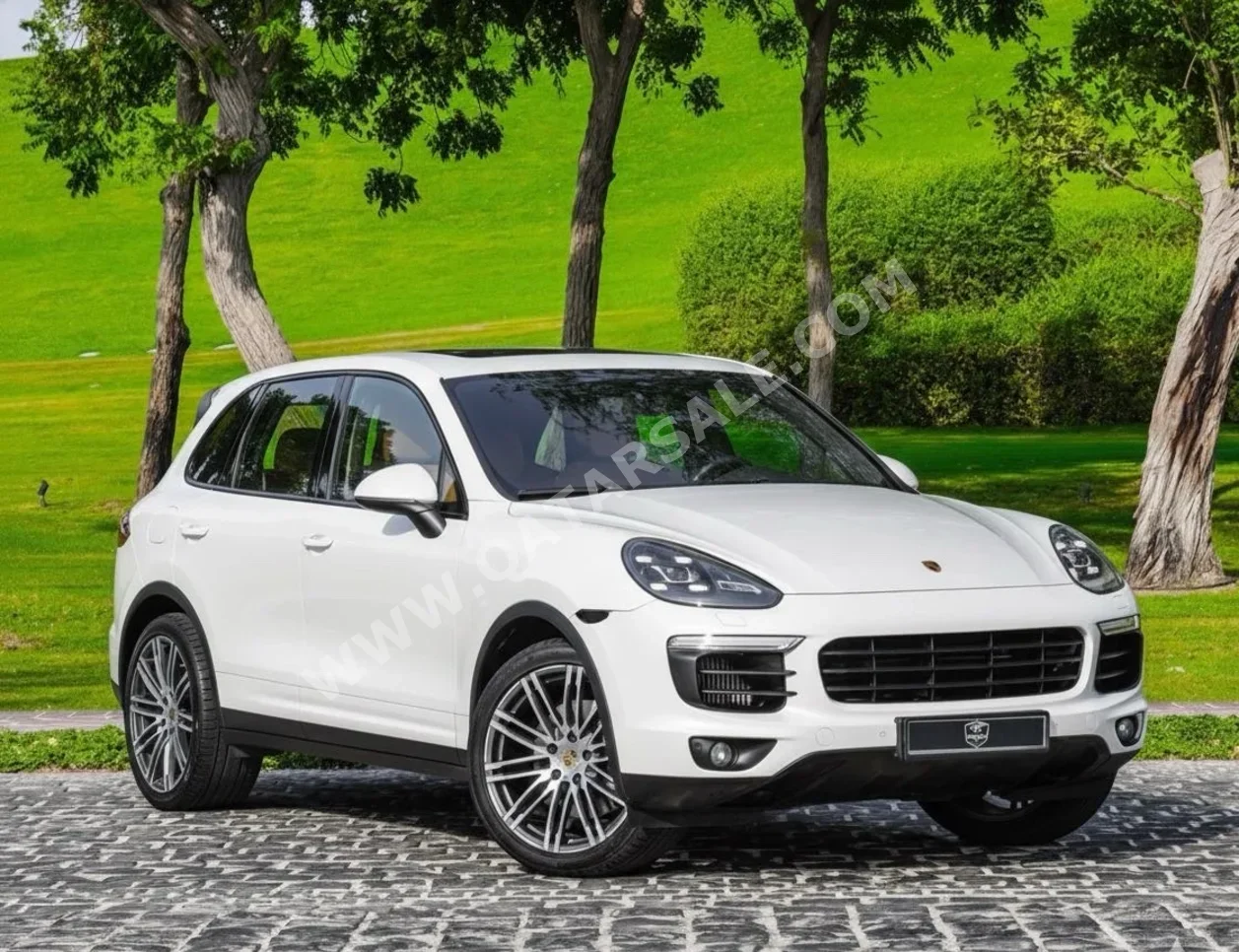 Porsche  Cayenne  S  2015  Automatic  75,000 Km  8 Cylinder  Four Wheel Drive (4WD)  SUV  White  With Warranty