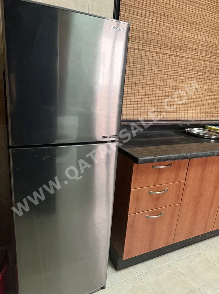 شارب ثلاجة تقليدية - اللون الرمادي