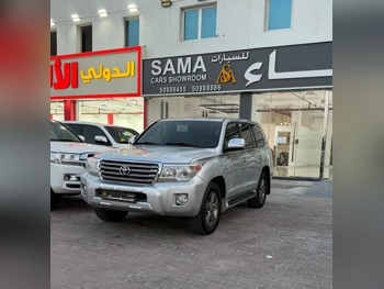 تويوتا  لاند كروزر  جي اكس ار  2015  اوتوماتيك  258,000 كم  8 سلندر  دفع رباعي  اس يو في  فضي