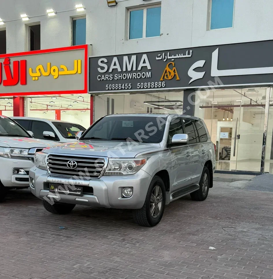 تويوتا لاند كروزر جي اكس ار 2015 اوتوماتيك 258,000 كم 8 سلندر دفع رباعي اس يو في فضي