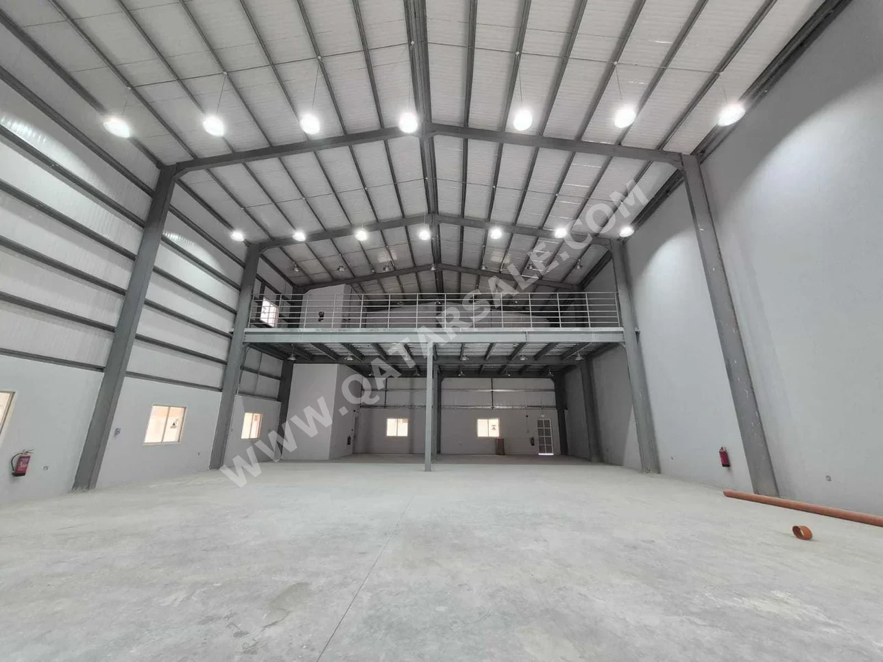 مخازن و مستودعات - الوكرة  - بركة العوامر  -المساحة: 1000 متر مربع