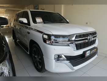 تويوتا  لاند كروزر  جي اكس ار - غراند تورينغ  2021  اوتوماتيك  70,000 كم  8 سلندر  دفع رباعي  اس يو في  أبيض