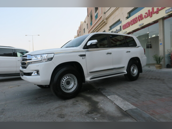 تويوتا لاند كروزر في اكس ار 2020 اوتوماتيك 125,000 كم 8 سلندر دفع رباعي اس يو في أبيض