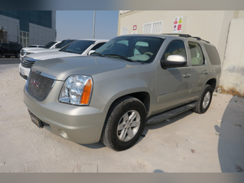 GMC Yukon 2014 Automatic 158,000 Km 8 Cylinder Four Wheel Drive (4WD) SUV Gold