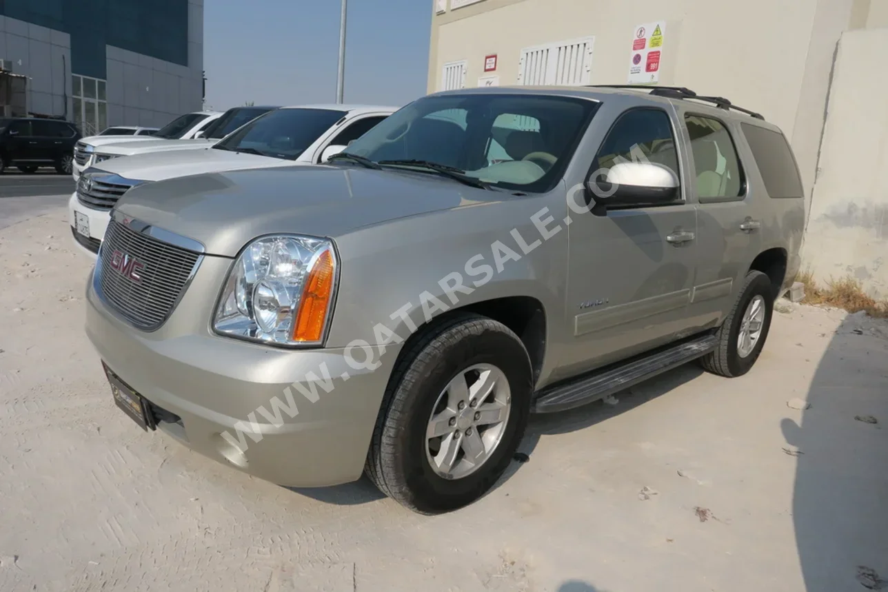 جي ام سي يوكون 2014 اوتوماتيك 158,000 كم 8 سلندر دفع رباعي اس يو في ذهبي