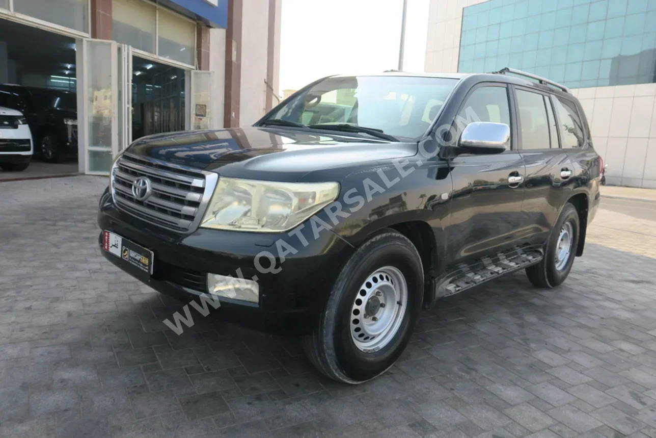 تويوتا  لاند كروزر  جي اكس ار  2011  اوتوماتيك  531,000 كم  6 سلندر  دفع رباعي  اس يو في  أسود