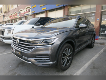 فوكس واغن  طوارق  R line  2019  اوتوماتيك  116,000 كم  6 سلندر  دفع كلي مستمر  اس يو في  رمادي