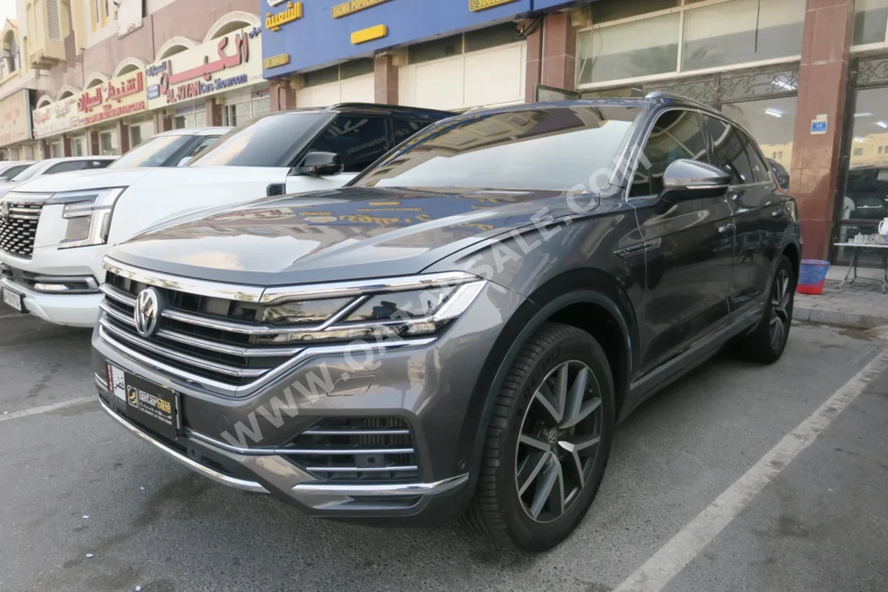 فوكس واغن  طوارق  R line  2019  اوتوماتيك  116,000 كم  6 سلندر  دفع كلي مستمر  اس يو في  رمادي
