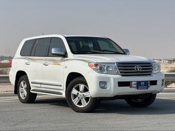 تويوتا لاند كروزر في اكس ار 2015 اوتوماتيك 267,000 كم 8 سلندر دفع رباعي اس يو في أبيض