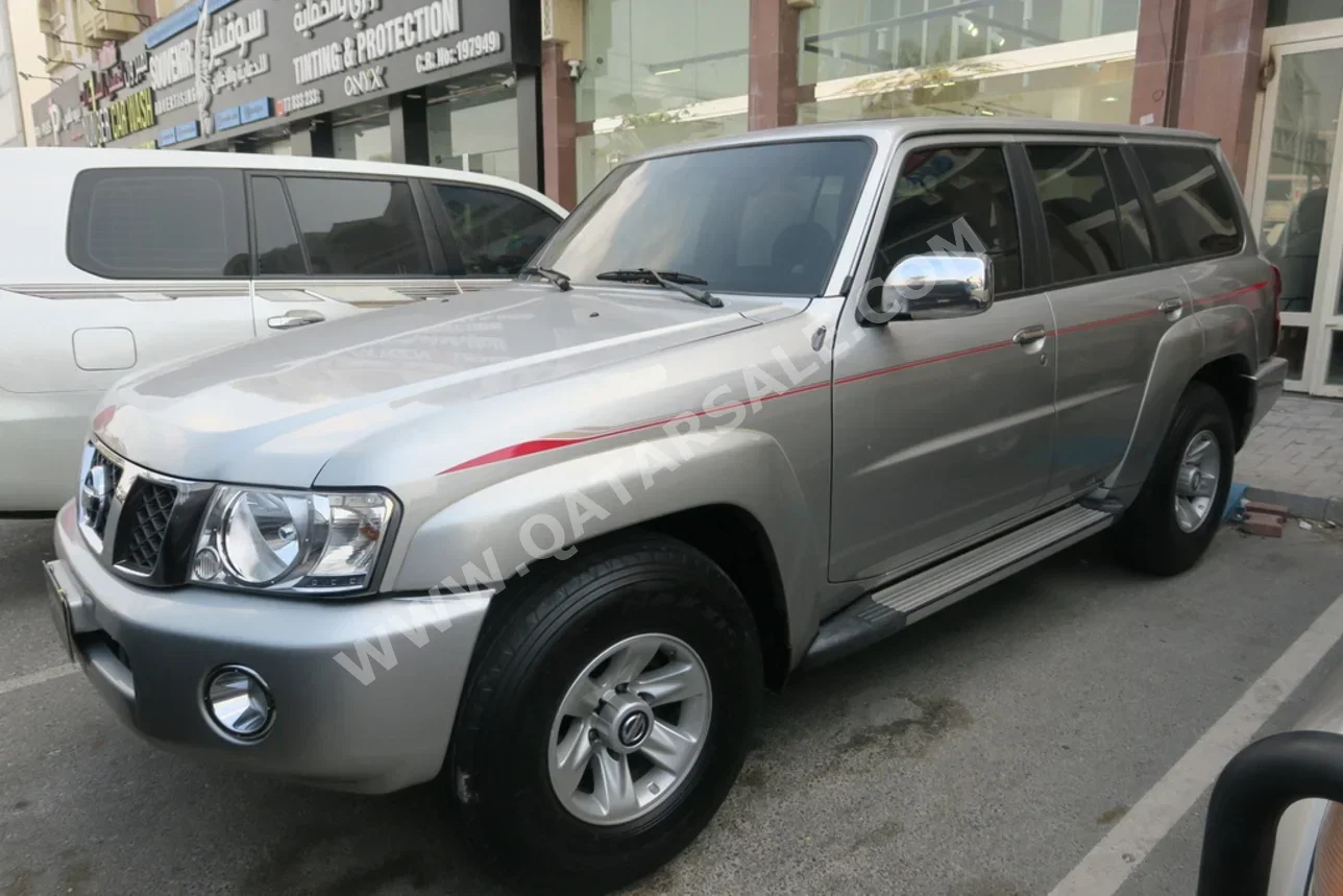 Nissan Patrol Safari 2022 Manual 61,000 Km 6 Cylinder Four Wheel Drive (4WD) SUV Silver