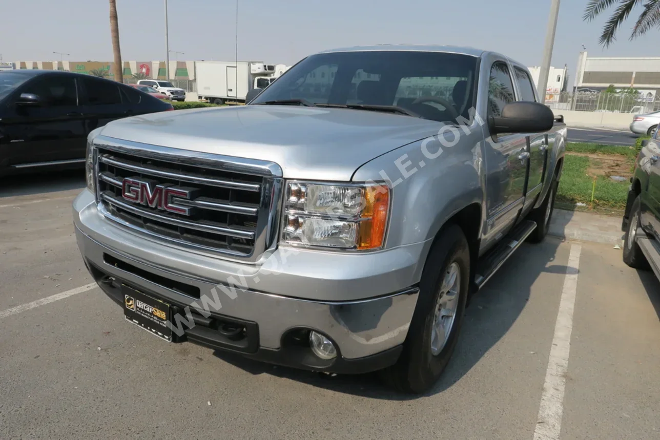 GMC Sierra 1500 2013 Automatic 313,000 Km 8 Cylinder Four Wheel Drive (4WD) Pick Up Silver