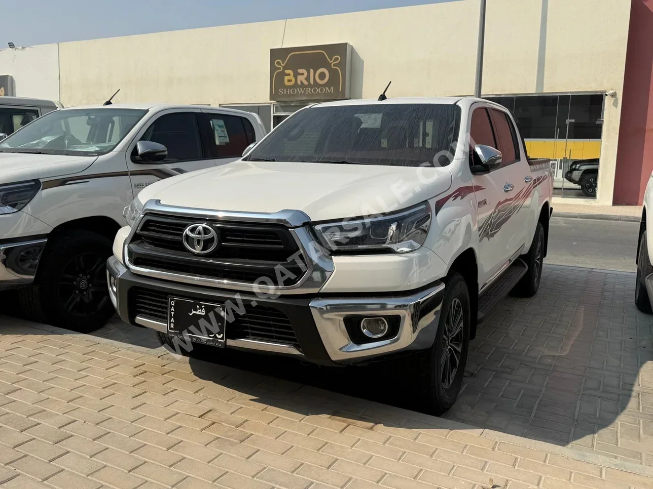 Toyota  Hilux  SR5  2024  Automatic  45,000 Km  4 Cylinder  Four Wheel Drive (4WD)  Pick Up  White  With Warranty