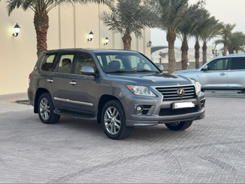 لكزس ال اكس 570 2014 اوتوماتيك 275,000 كم 8 سلندر دفع رباعي اس يو في رمادي