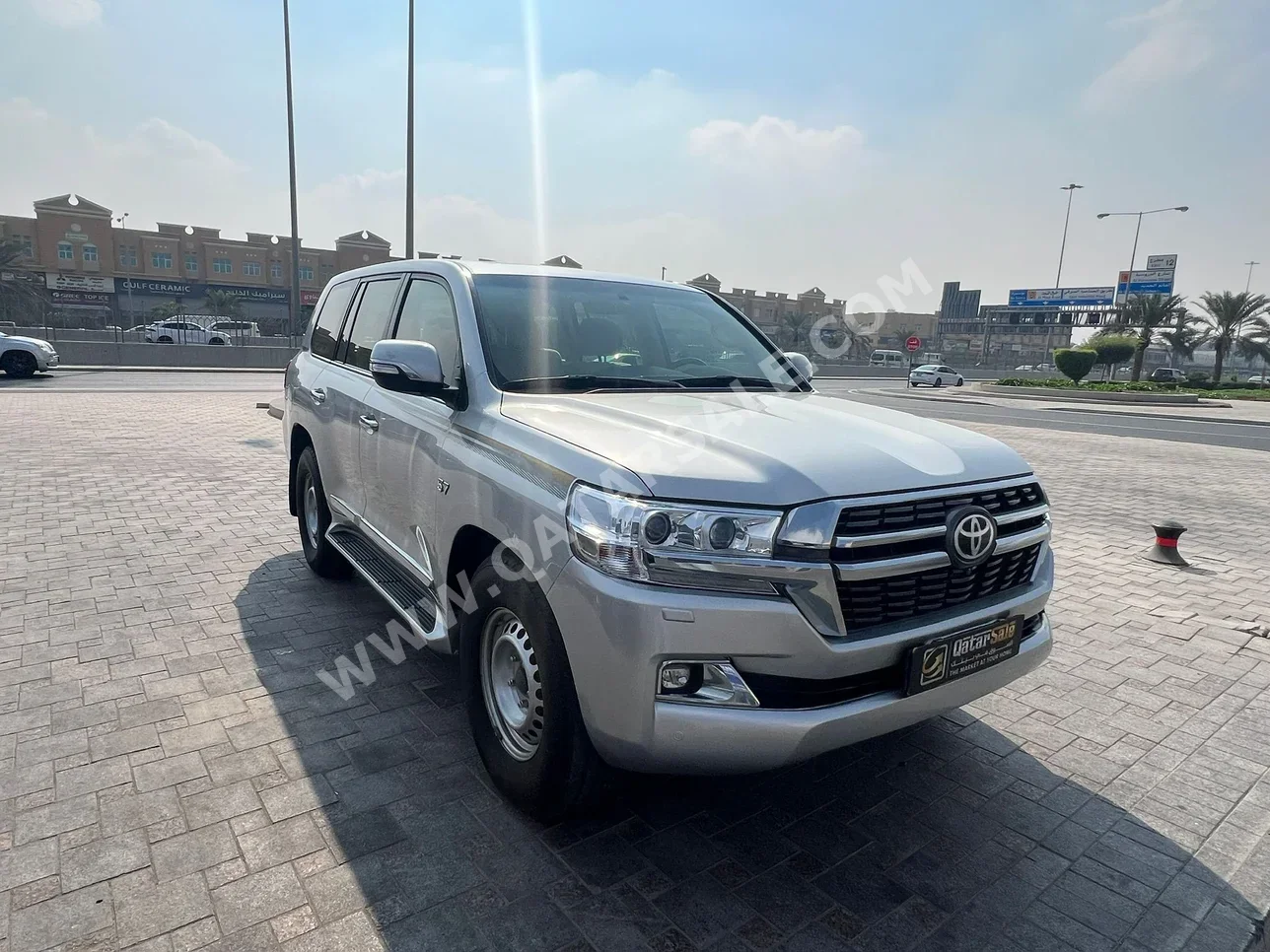 تويوتا  لاند كروزر  في اكس ار  2019  اوتوماتيك  300,000 كم  8 سلندر  دفع رباعي  اس يو في  فضي