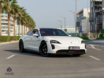 بورش  تايكن  2022  اوتوماتيك  43,000 كم  0 سلندر  دفع خلفي  سيدان  أبيض  تحت الضمان