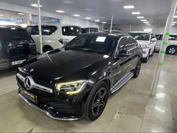 مرسيدس - بنز جي ال سي 200 2020 اوتوماتيك 91,000 كم 4 سلندر دفع رباعي اس يو في أسود