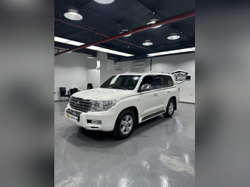 تويوتا لاند كروزر في اكس ار 2011 اوتوماتيك 96,400 كم 8 سلندر دفع رباعي اس يو في أبيض