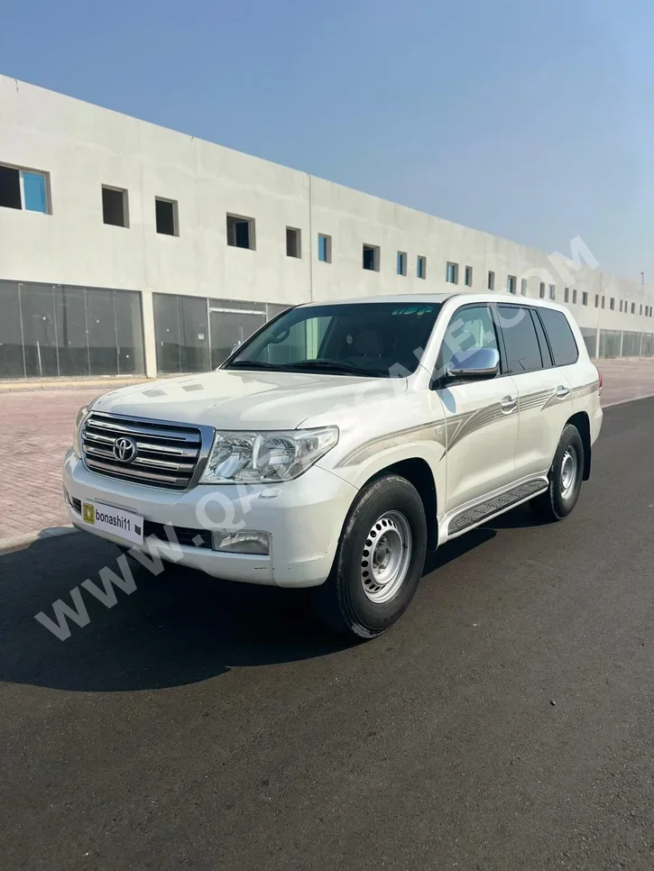 تويوتا  لاند كروزر  جي اكس ار  2010  اوتوماتيك  217,000 كم  8 سلندر  دفع رباعي  اس يو في  أبيض